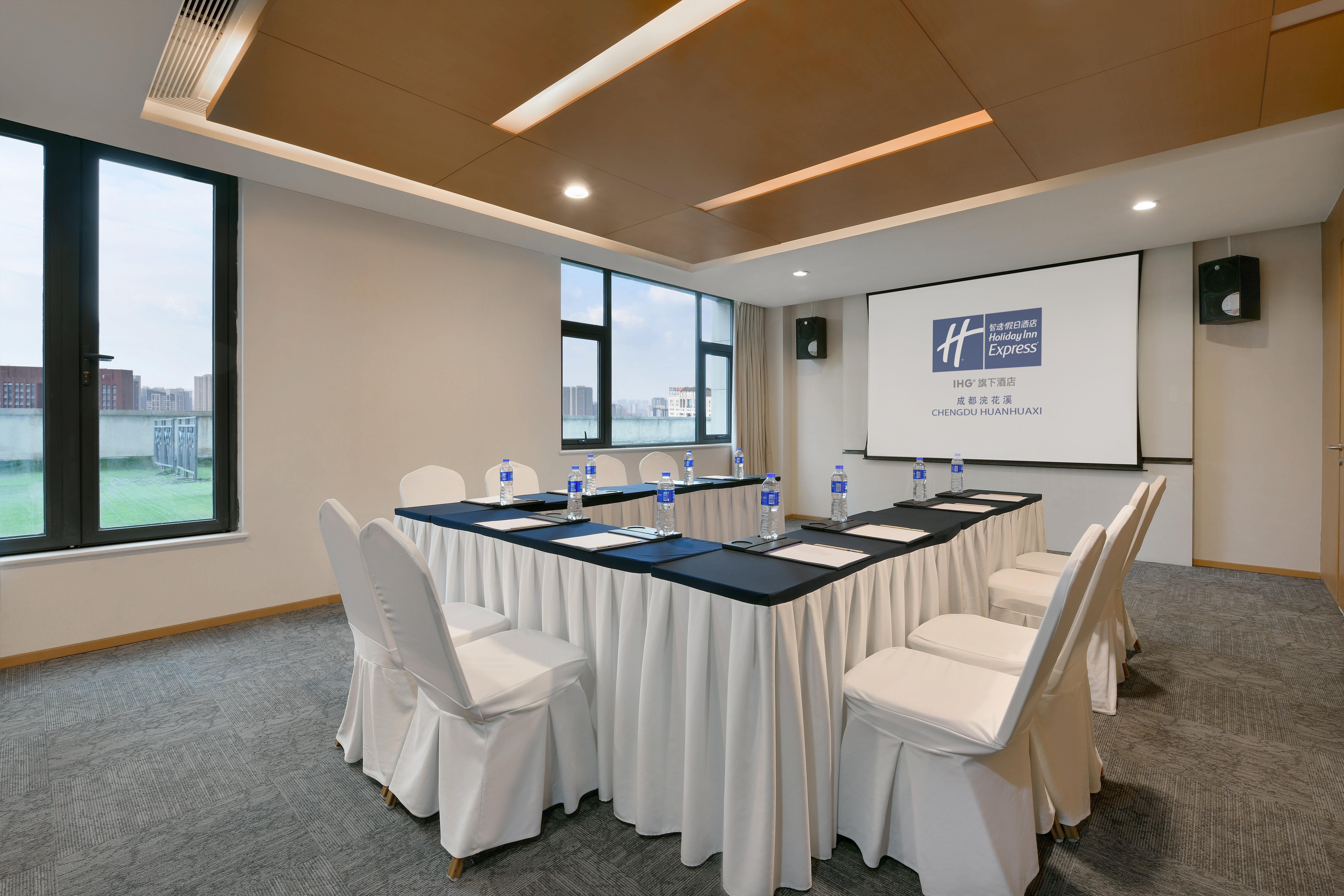 Holiday Inn Express Chengdu Huanhuaxi By Ihg-Near Jinsha Site Musem,Near Wuhou Temple Museum,Welcome Drinks,Free Gym,Free Self-Service Laundry Esterno foto