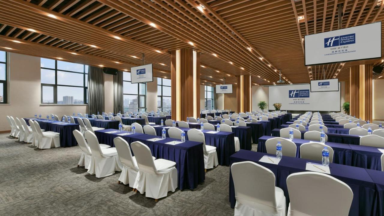 Holiday Inn Express Chengdu Huanhuaxi By Ihg-Near Jinsha Site Musem,Near Wuhou Temple Museum,Welcome Drinks,Free Gym,Free Self-Service Laundry Esterno foto